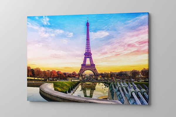 Obraz na płótnie wieża Eiffla a w tle kolorowe niebo